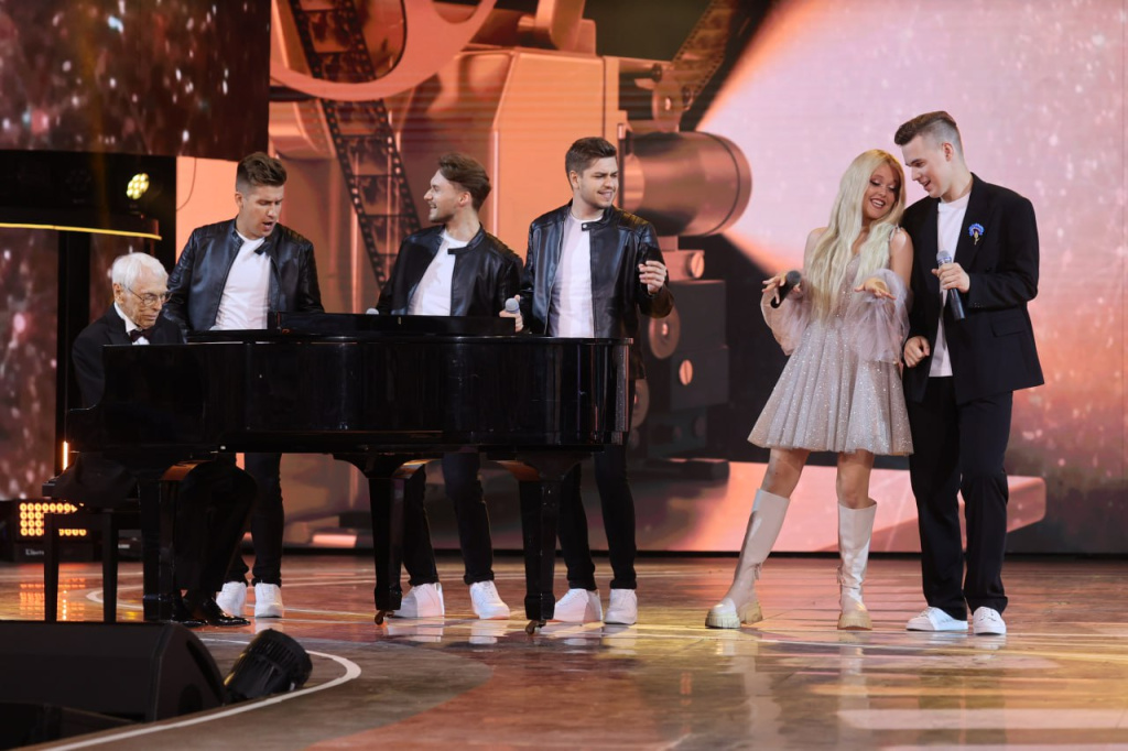 Александр ЗАЦЕПИН: Движение бритвы подсказало мелодию к песне «А нам все равно»