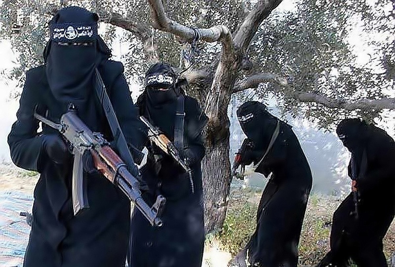 Девушек в ИГИЛ используют не только в качестве «походных жен». Их превращают в полноценные «машины