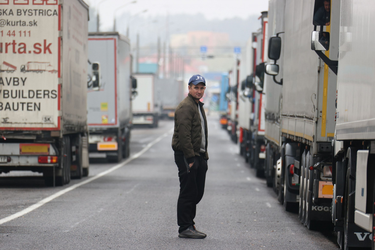 ГПК: Количество скопившихся грузовиков на маршрутах в страны ЕС существенно не изменилось