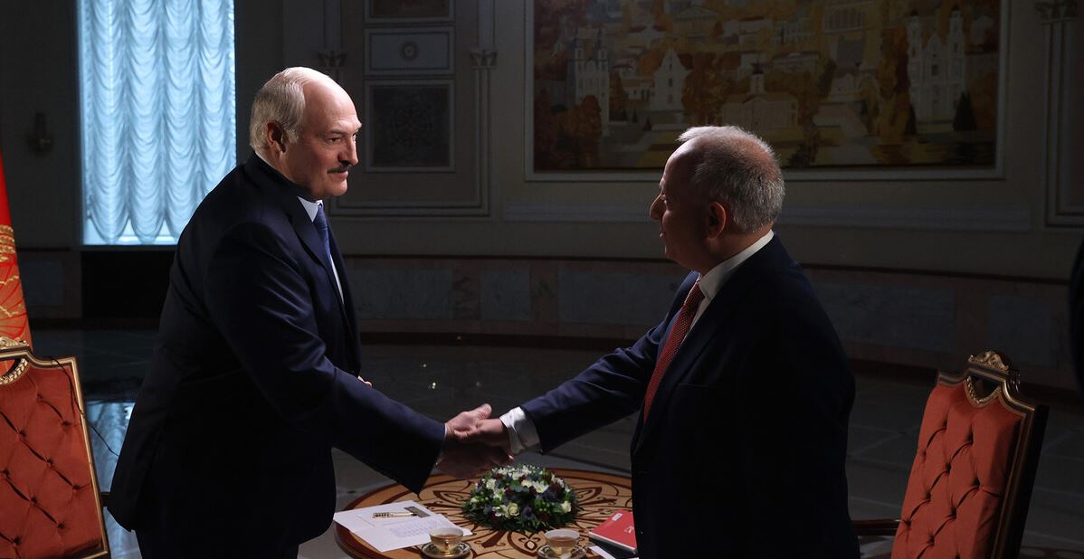 Александр Лукашенко - журналисту Би-би-си: Со мной сложно, потому что не танцую под вашу музыку