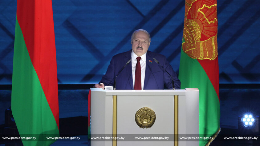 Александр Лукашенко считает, что два срока для президента достаточно