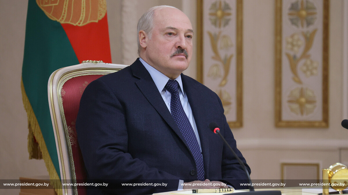 Александр Лукашенко заявил, что признает смену власти только путем выборов