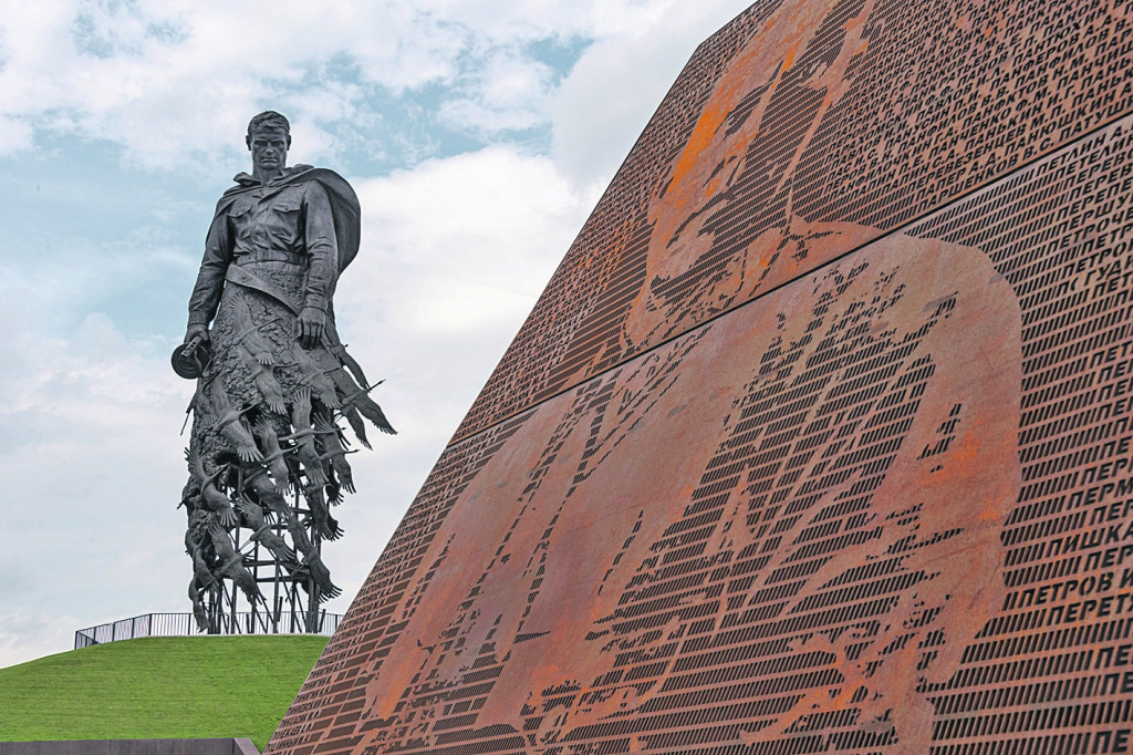 Подвиг в сердце сохраним Подвиг в сердце сохраним