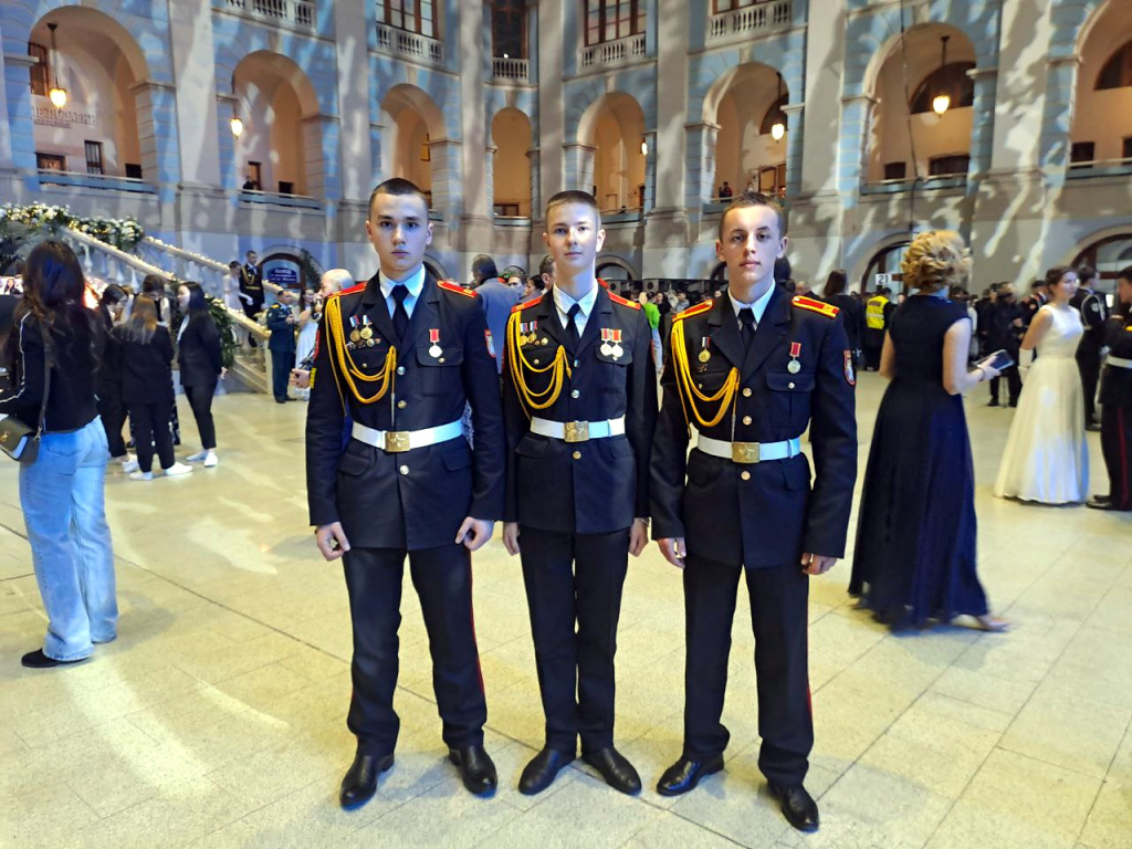 В Москве прошел Международный благотворительный кадетский бал