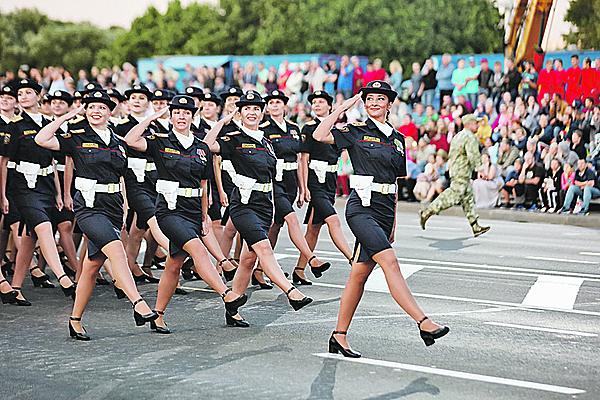 Девичий десант, «Белые лебеди» и партизанские знамена Девичий десант, «Белые лебеди» и партизанские знамена