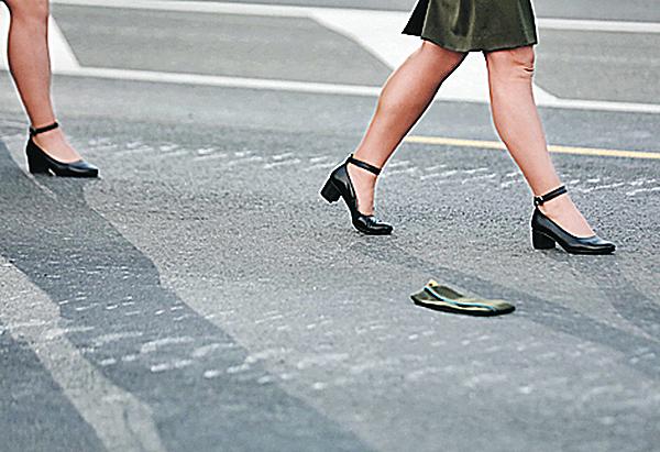 Девичий десант, «Белые лебеди» и партизанские знамена Девичий десант, «Белые лебеди» и партизанские знамена